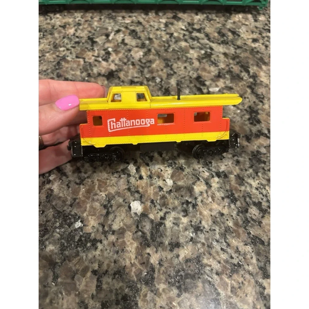 Vintage Tyco HO Scale Chattanooga Yellow Red Freight Train Caboose Car Horn Hook